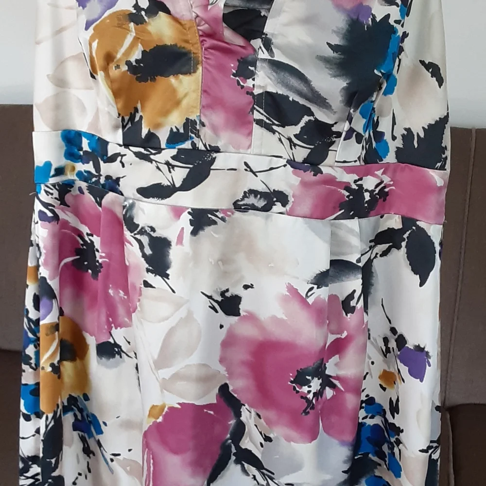 Suite 7 sleeveless Floral Dress - Picture 6 of 8